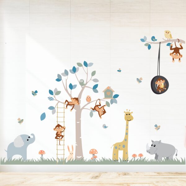 African Animals and Treehouse